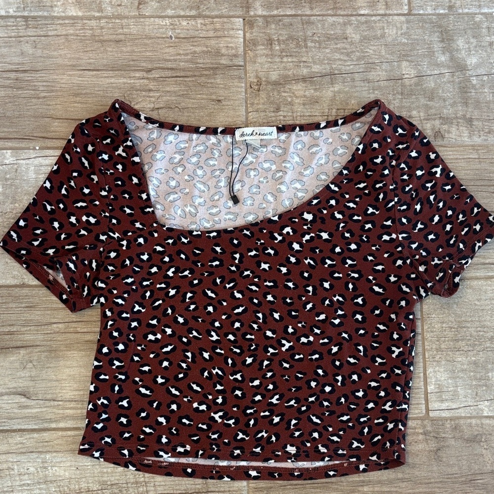 Derek Heart Women's Black and Brown Leopard Crop Top
